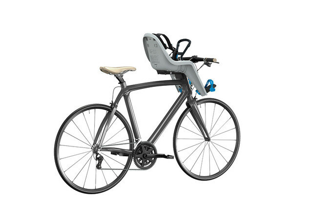 Thule Ride Along Mini Light Grey 100104 op fiets 2