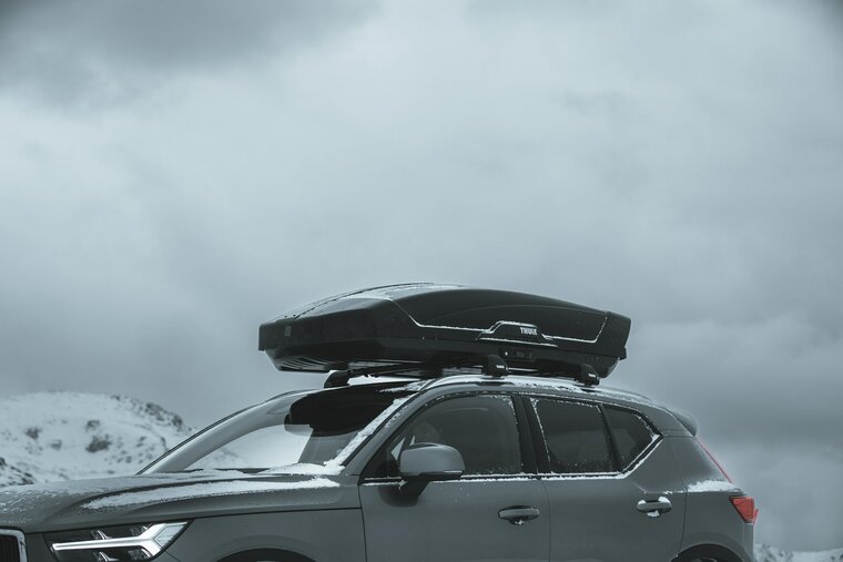 Thule Motion XT L op Volvo XC40 zijkant