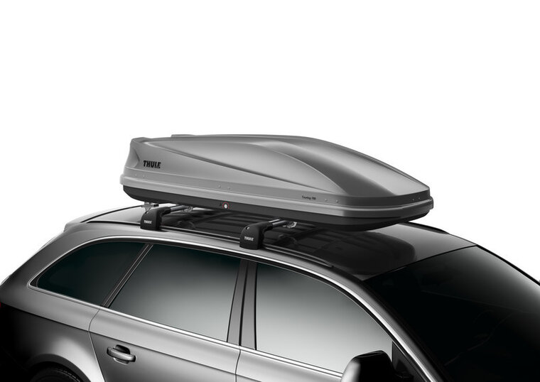 Thule Touring 780 Titan Aeroskin op auto